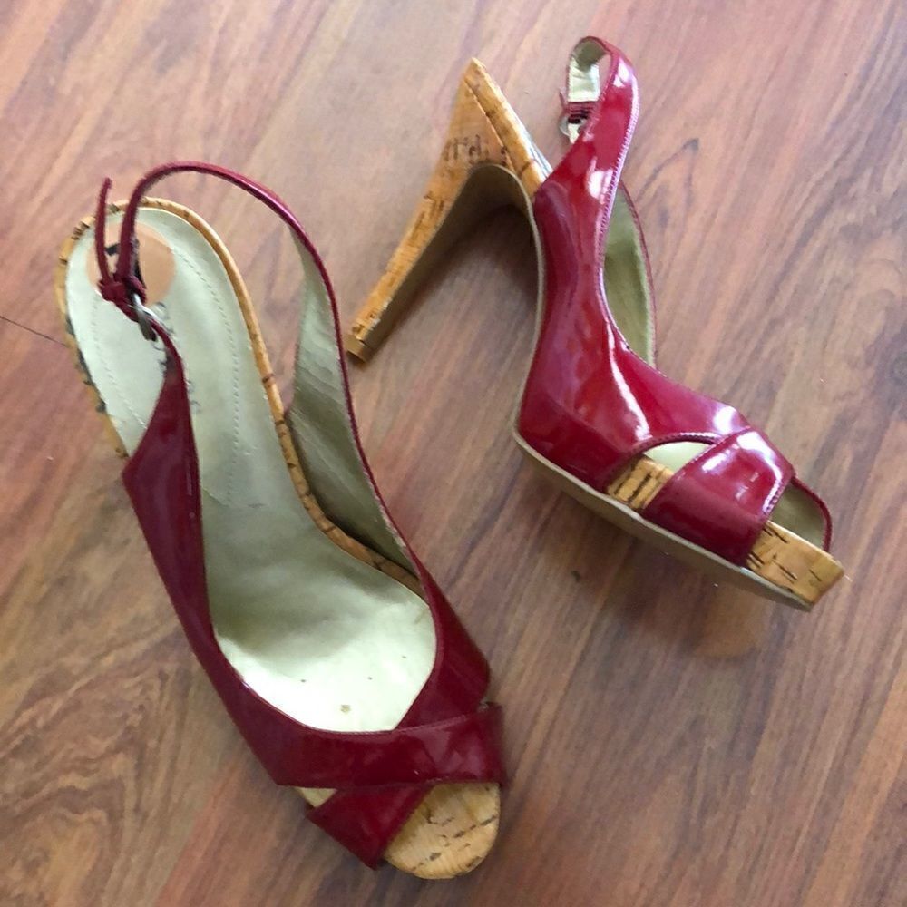 Vintage guess Red patent leather Kork platform heels. Size 7